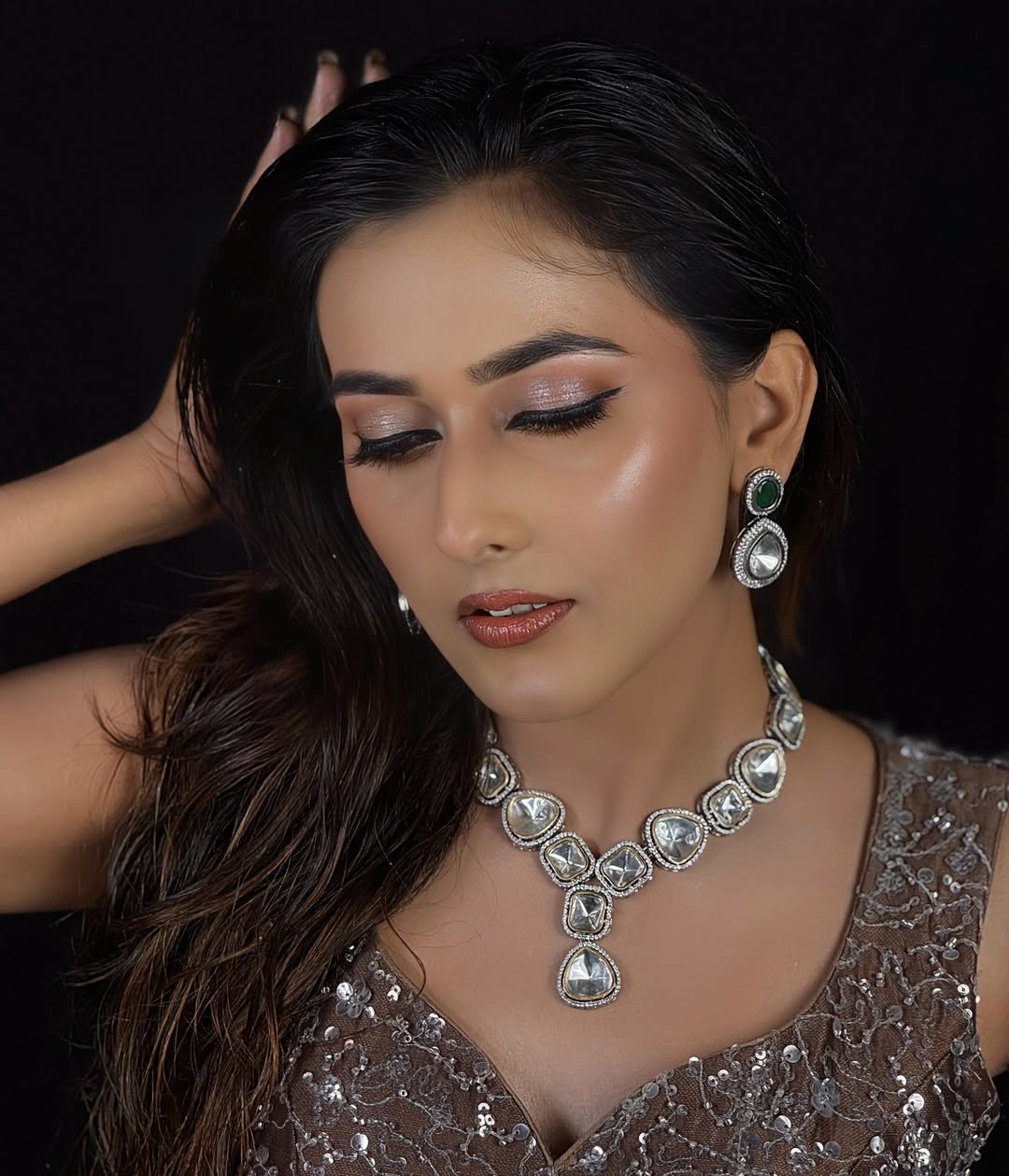 Every brushstroke tells a story of beauty and precisionCreating a look that’s soft yet powerful, (5)